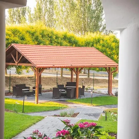 Vitorlas Vendeghaz * Ревфюлёп