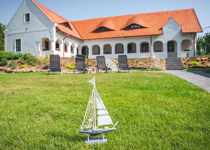 Vitorlas Vendeghaz Apartment *